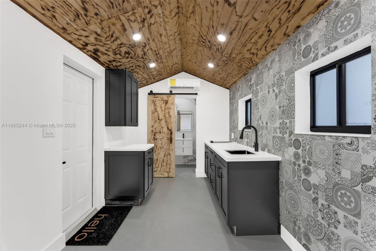 See details / 1612 sq. ft. $ 2025-08-25 0 Photo