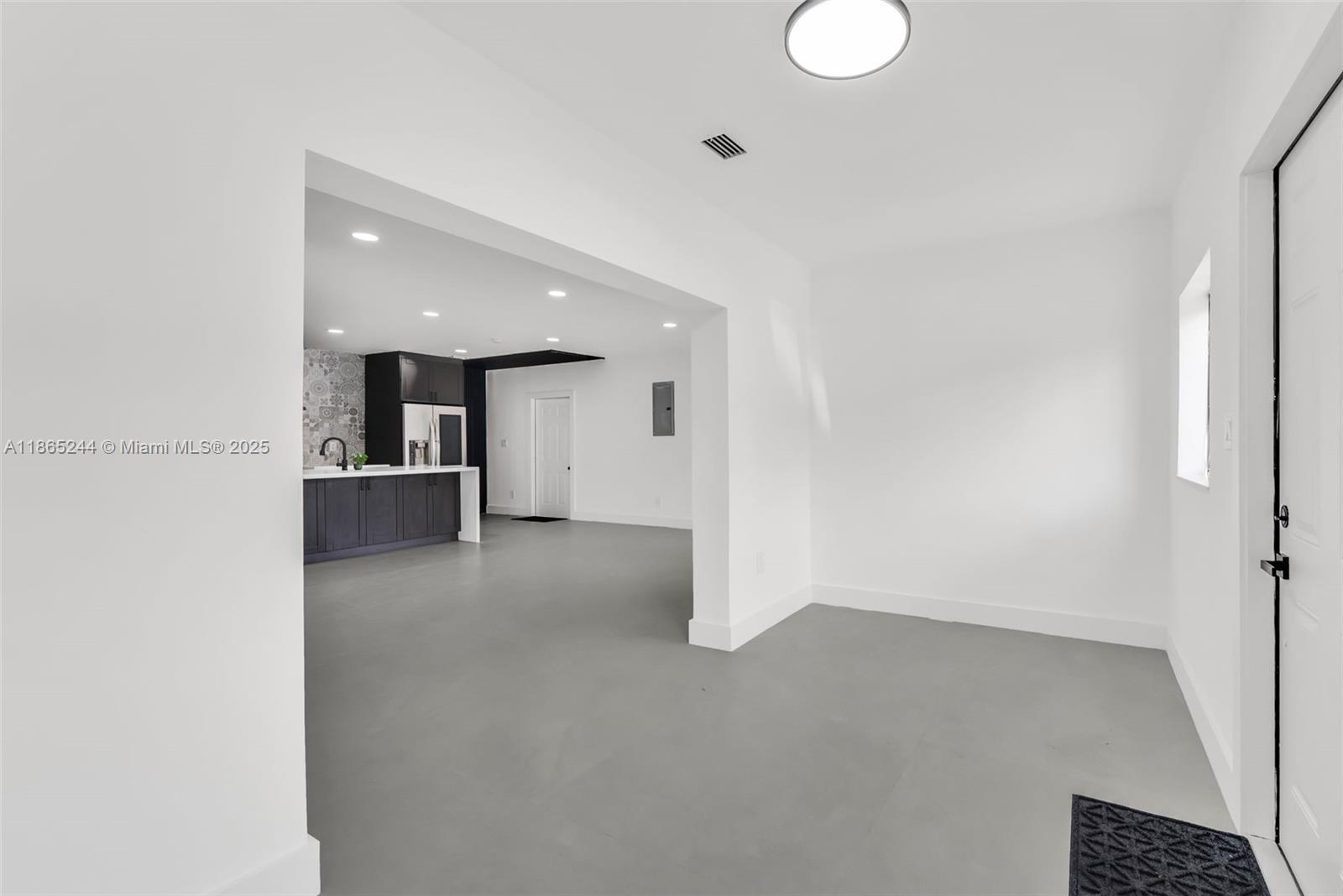 See details / 1612 sq. ft. $ 2025-08-25 0 Photo