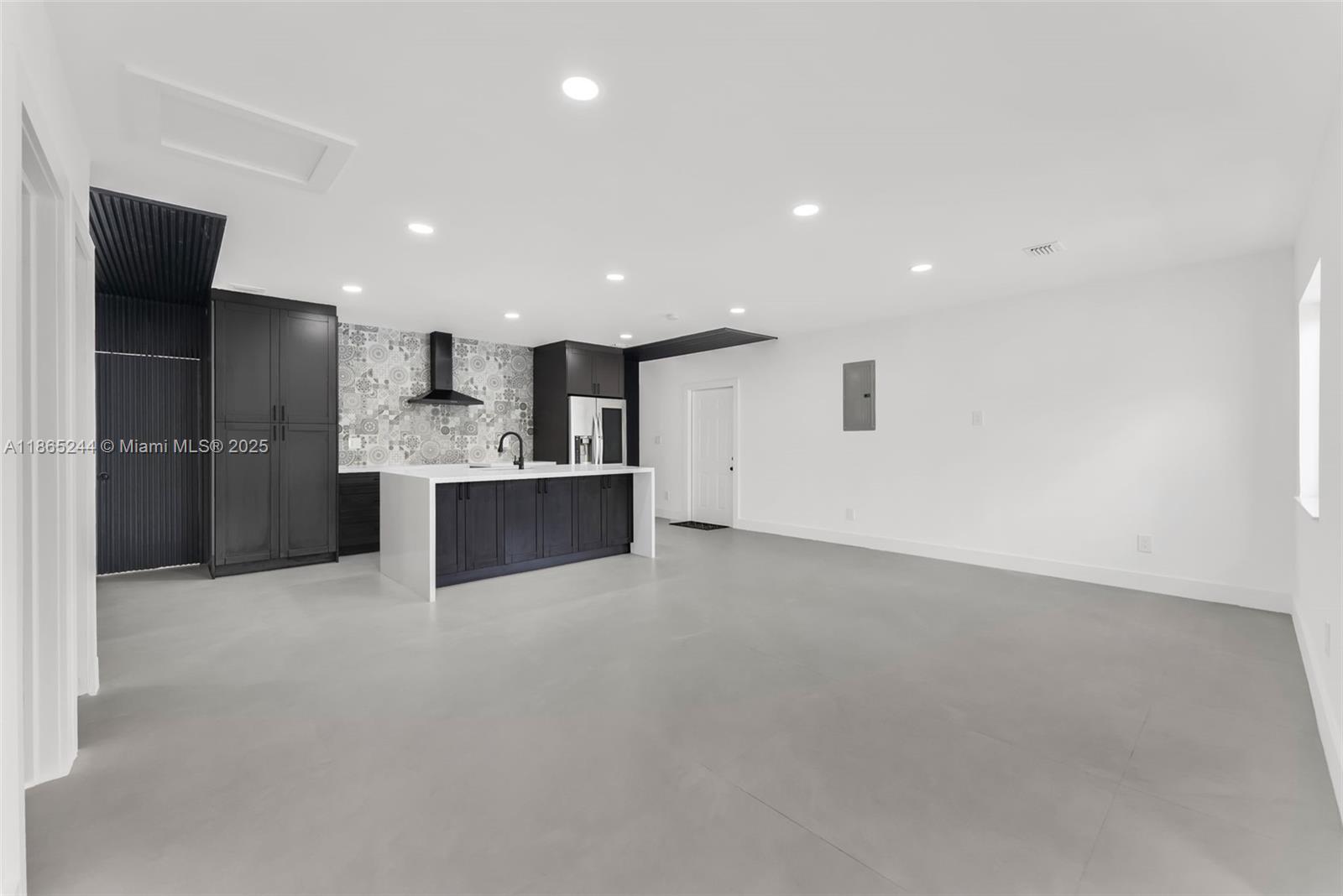 See details / 1612 sq. ft. $ 2025-08-25 0 Photo