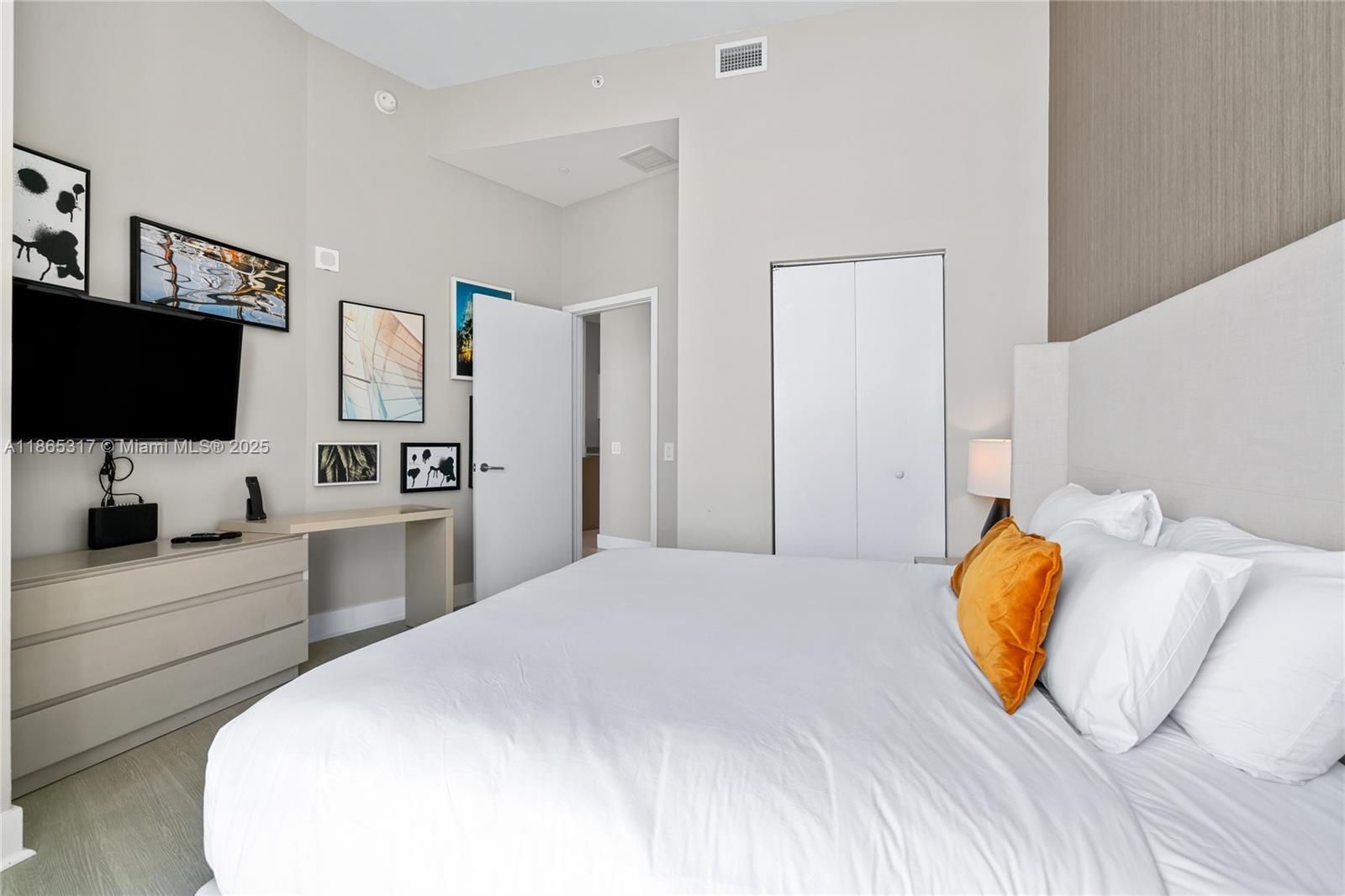 Ver detalles 702 1 / 1 802 sq. ft. $ 2025-08-25 0 foto