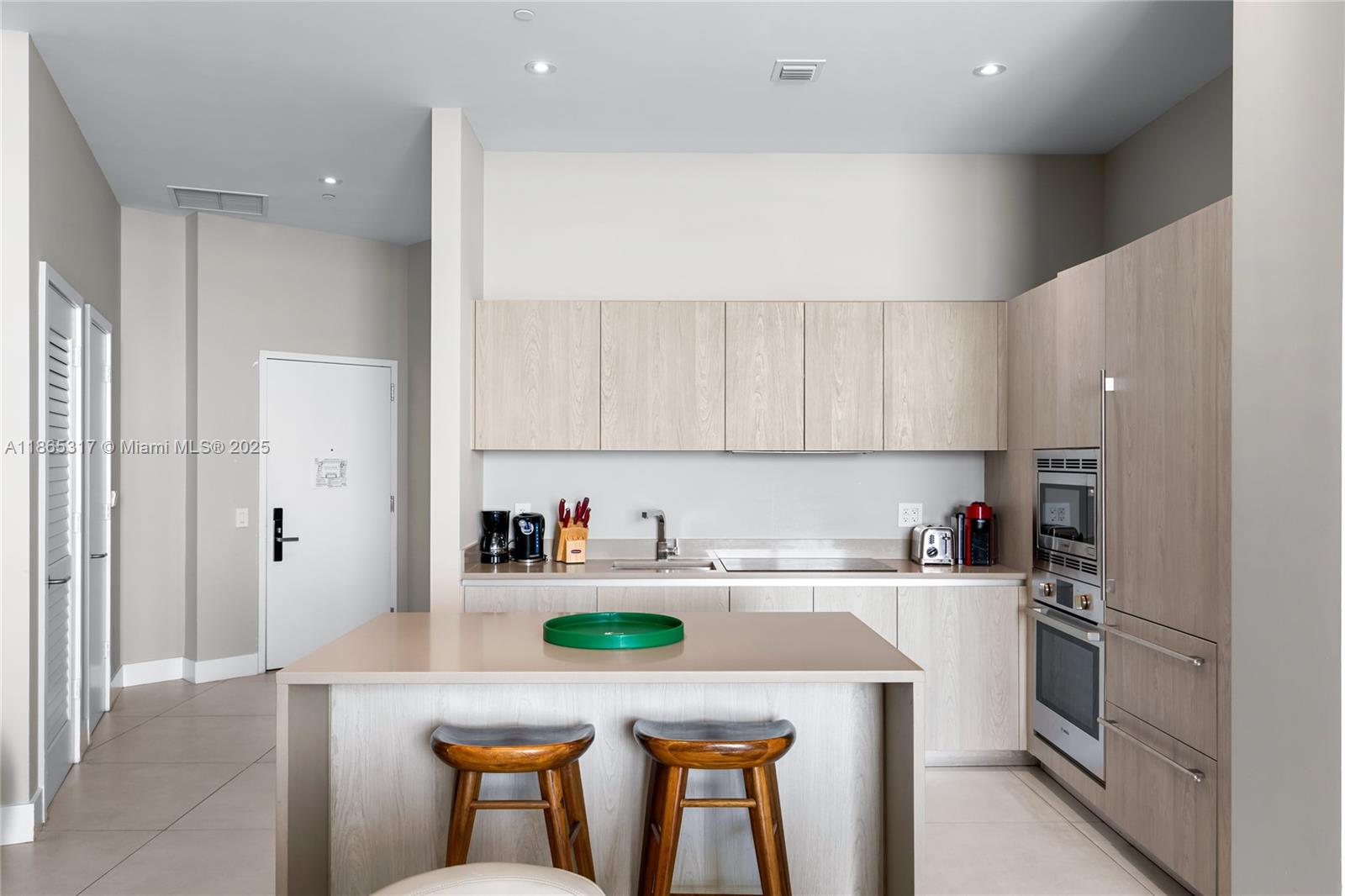 Ver detalles 702 1 / 1 802 sq. ft. $ 2025-08-25 0 foto