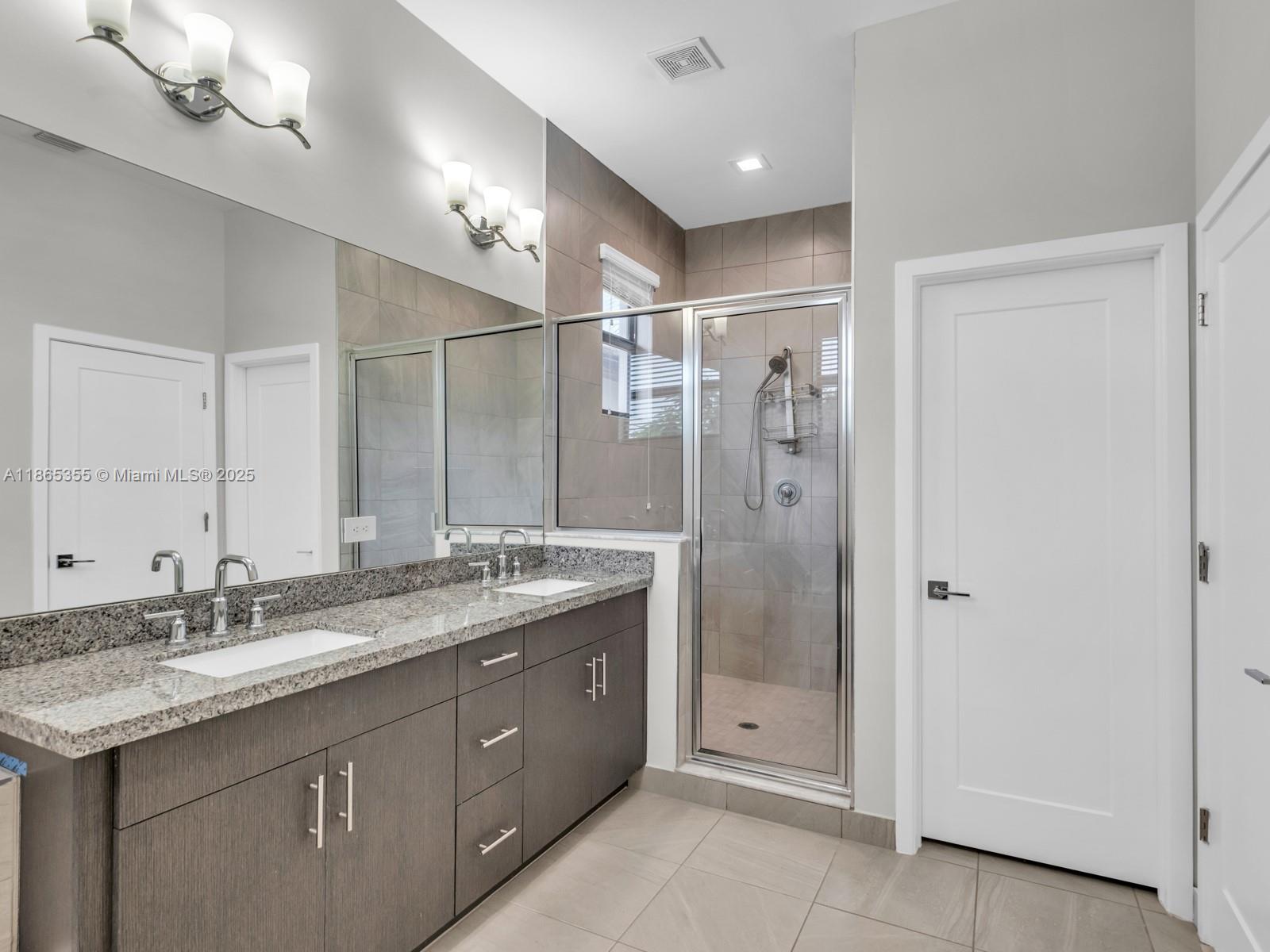 4924 3 / 3 2187 sq. ft. $ 2025-08-25 0 Photo