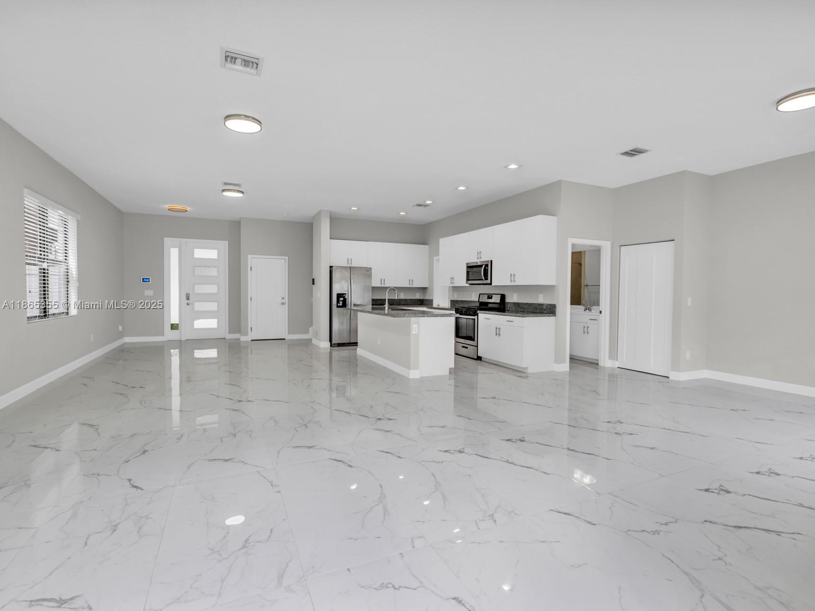 4924 3 / 3 2187 sq. ft. $ 2025-08-25 0 Photo