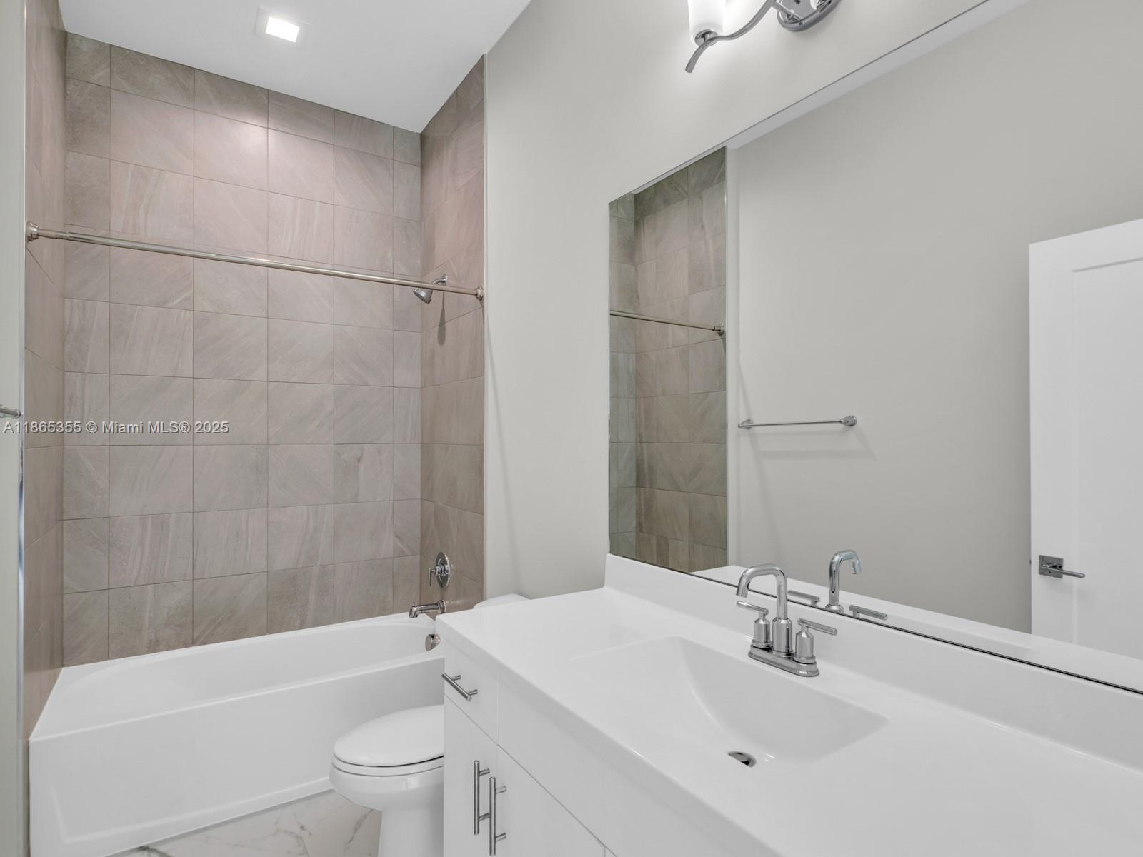 4924 3 / 3 2187 sq. ft. $ 2025-08-25 0 Photo