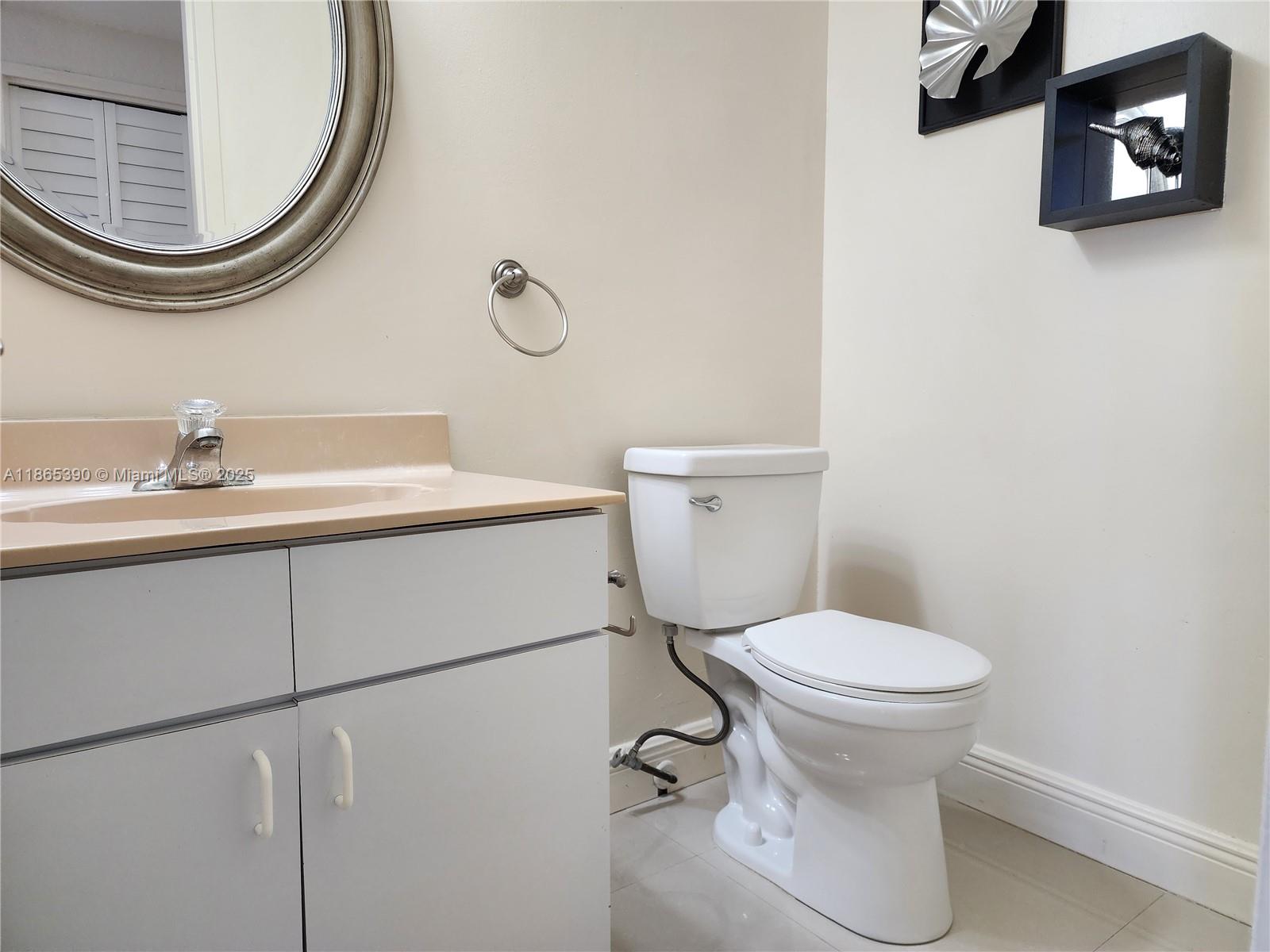 Photo of 3505 Ocean Dr  #1217, Hollywood, Florida, 33019 - Guest 1/2 Bathroom