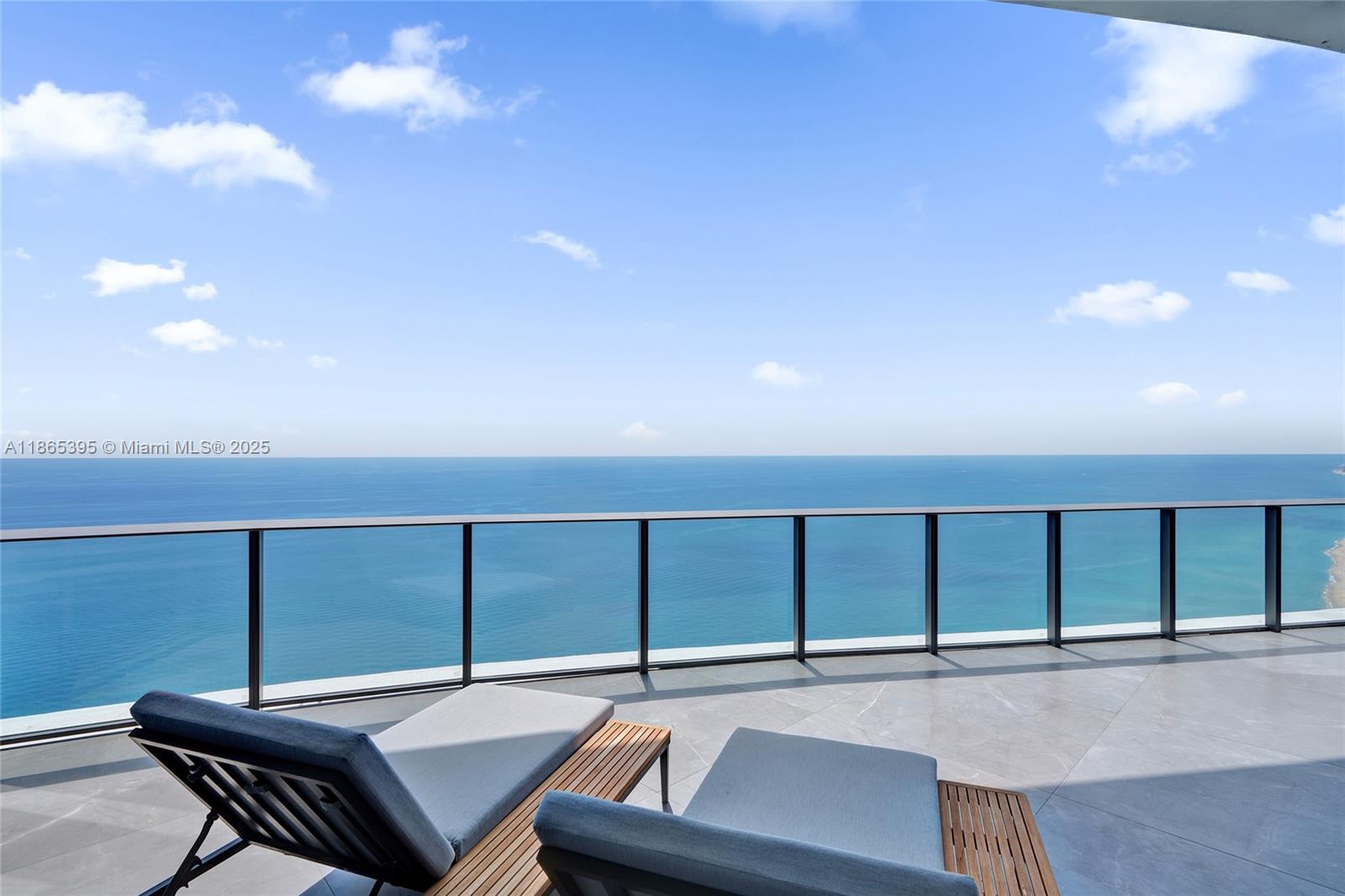 Ver detalles 4802 3 / 4 2174 sq. ft. $ 2025-08-25 0 foto