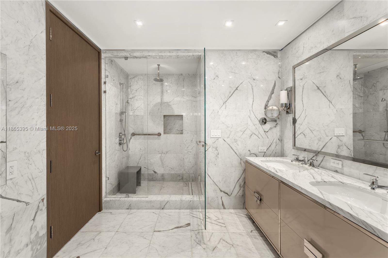 Ver detalles 4802 3 / 4 2174 sq. ft. $ 2025-08-25 0 foto