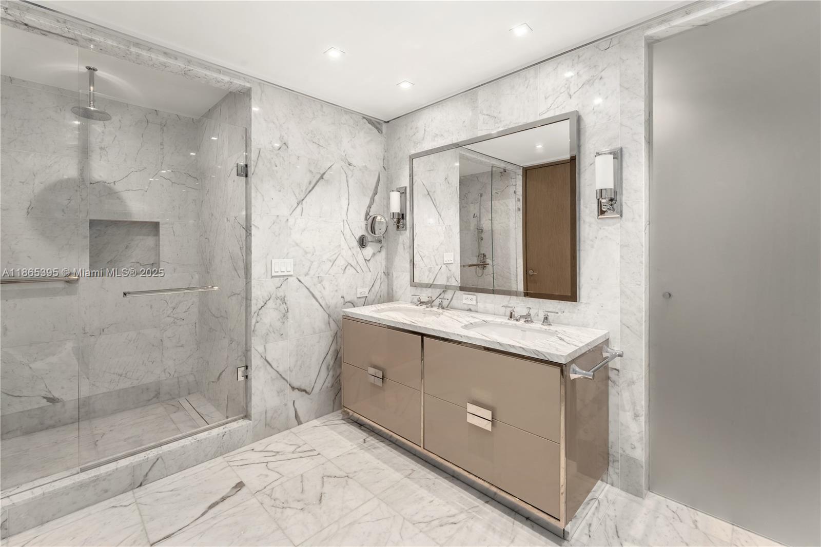 Ver detalles 4802 3 / 4 2174 sq. ft. $ 2025-08-25 0 foto