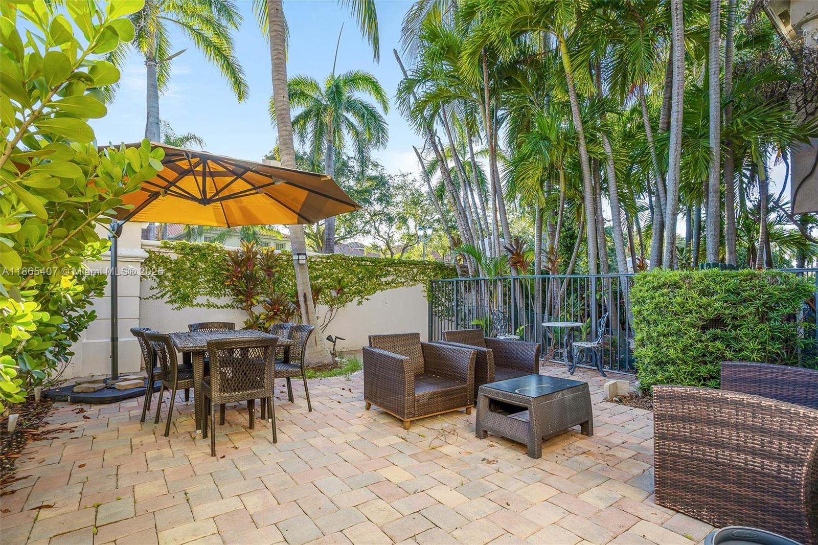 Photo of 1384 Harbor View W  (1384), Hollywood, Florida, 33019 - 