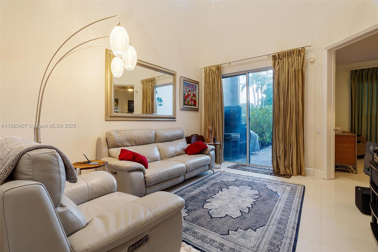Photo of 1384 Harbor View W  (1384), Hollywood, Florida, 33019 - 