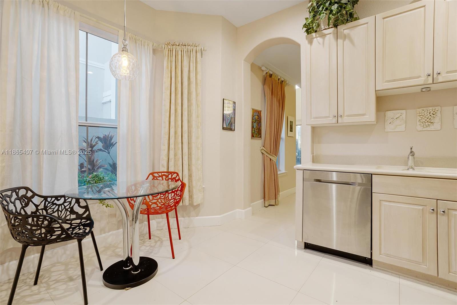 Photo of 1384 Harbor View W  (1384), Hollywood, Florida, 33019 - 