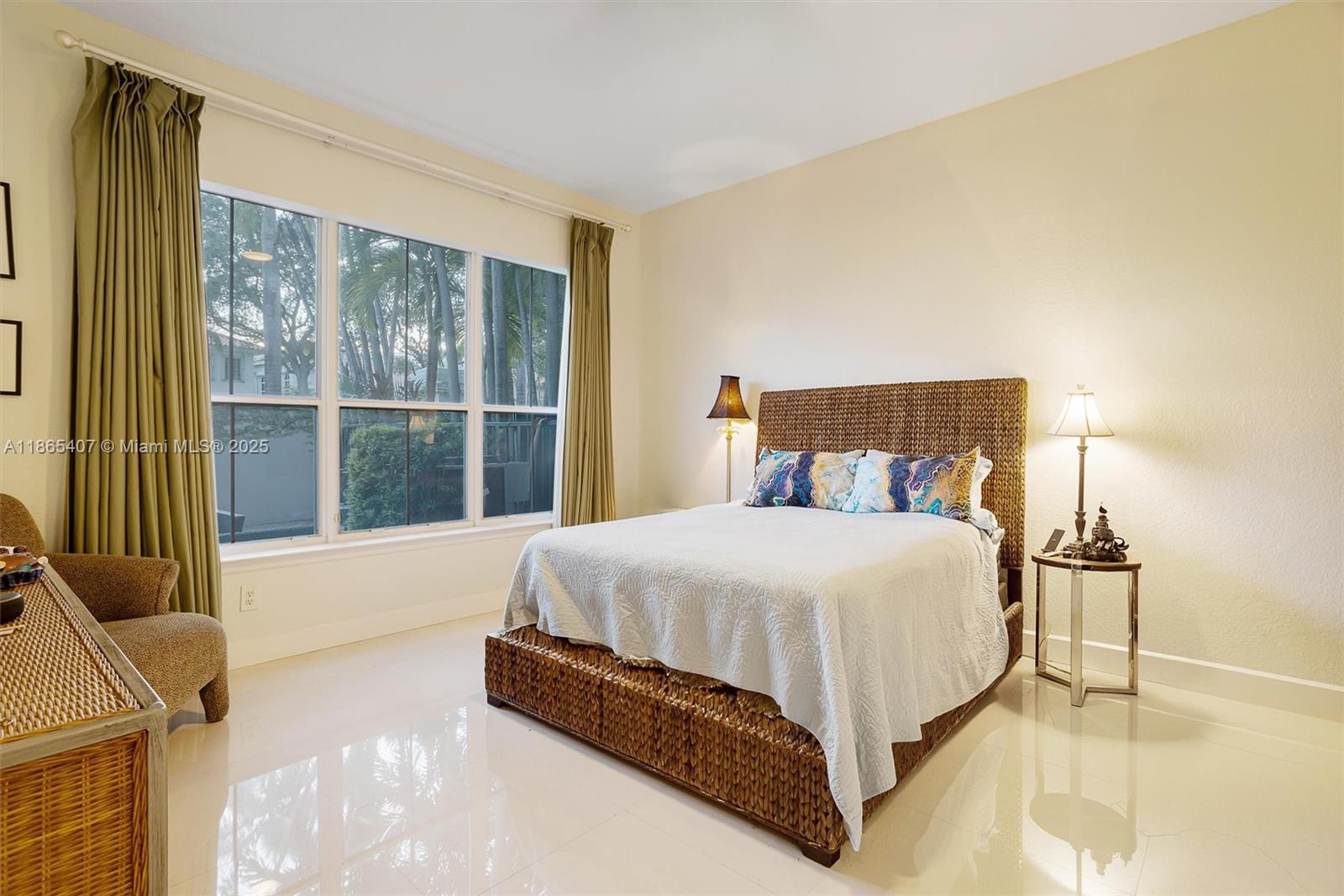 Photo of 1384 Harbor View W  (1384), Hollywood, Florida, 33019 - 