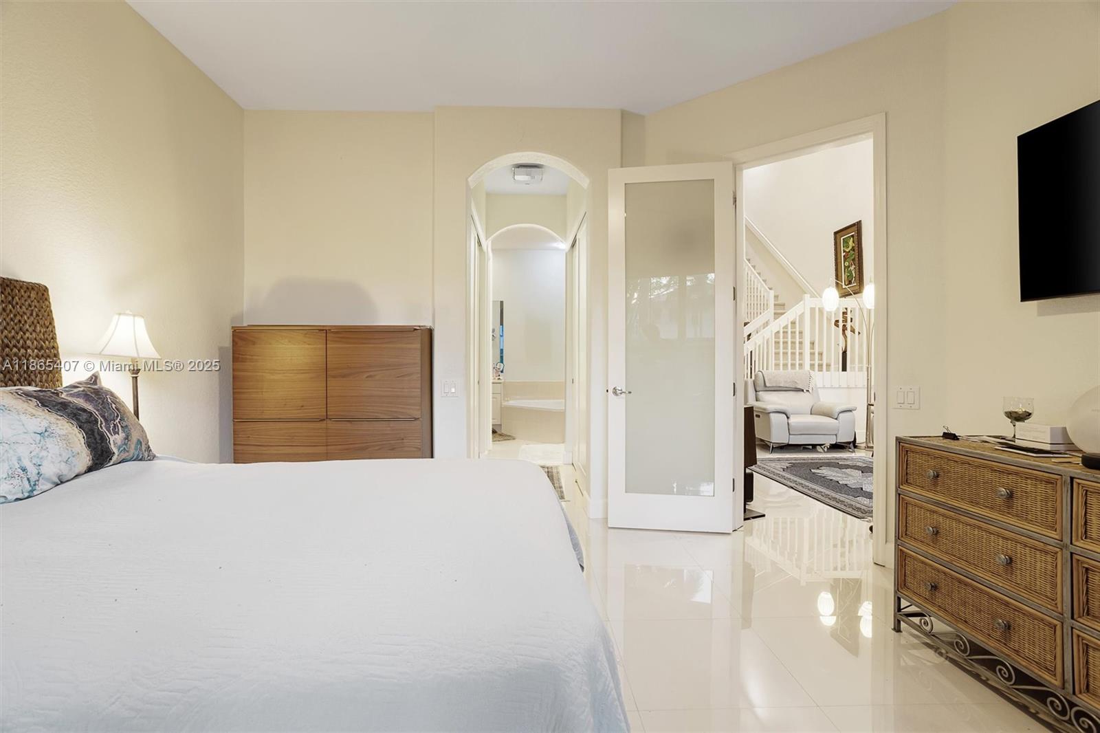 Photo of 1384 Harbor View W  (1384), Hollywood, Florida, 33019 - 