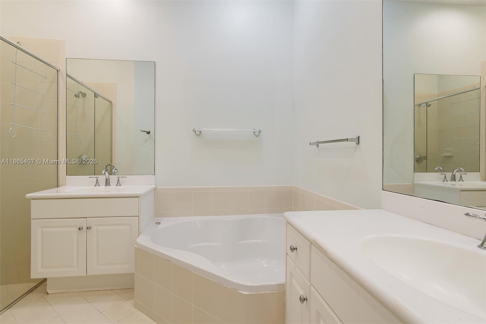 Photo of 1384 Harbor View W  (1384), Hollywood, Florida, 33019 - 