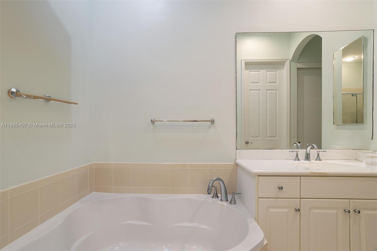 Photo of 1384 Harbor View W  (1384), Hollywood, Florida, 33019 - 