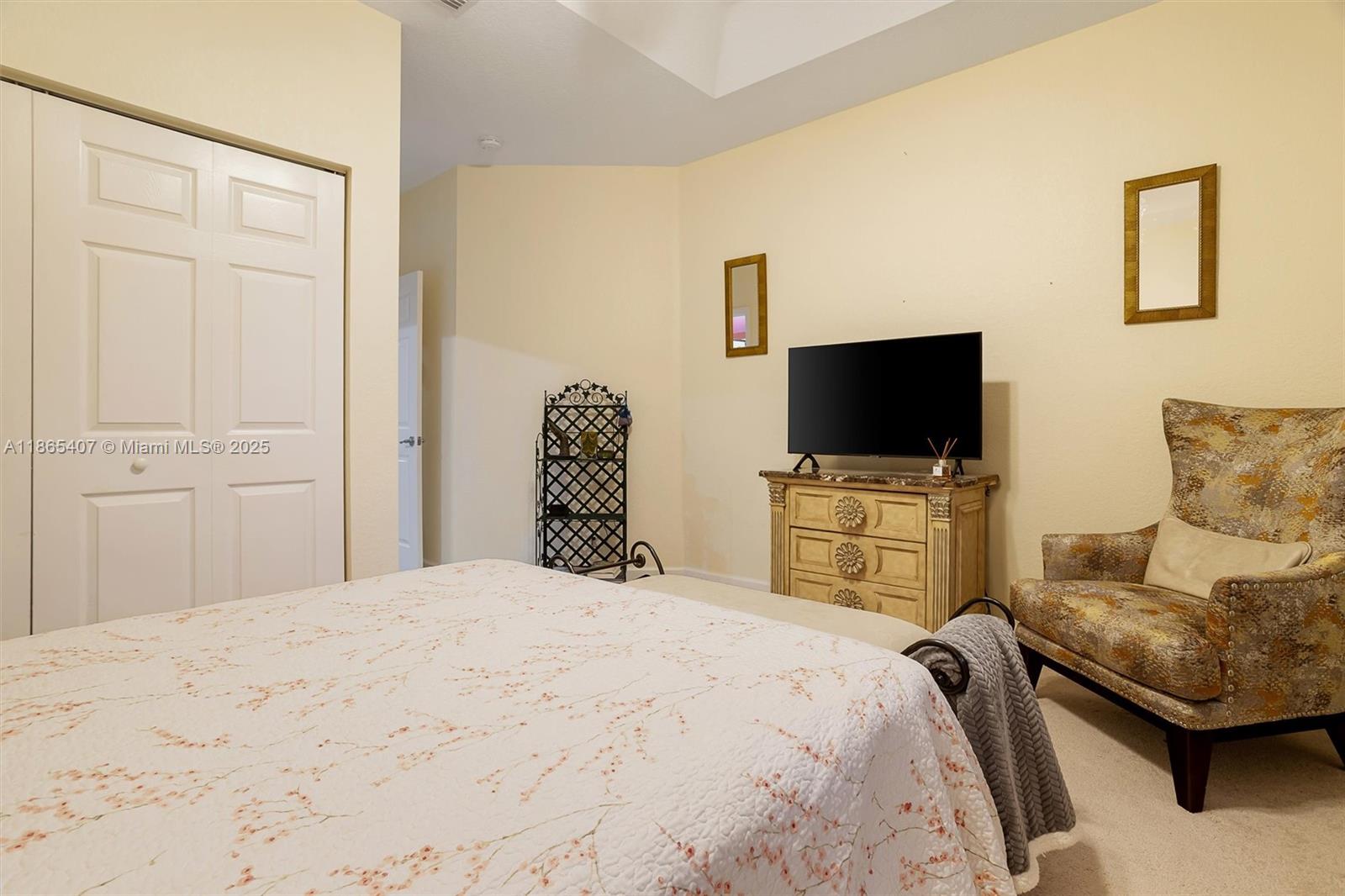 Photo of 1384 Harbor View W  (1384), Hollywood, Florida, 33019 - 