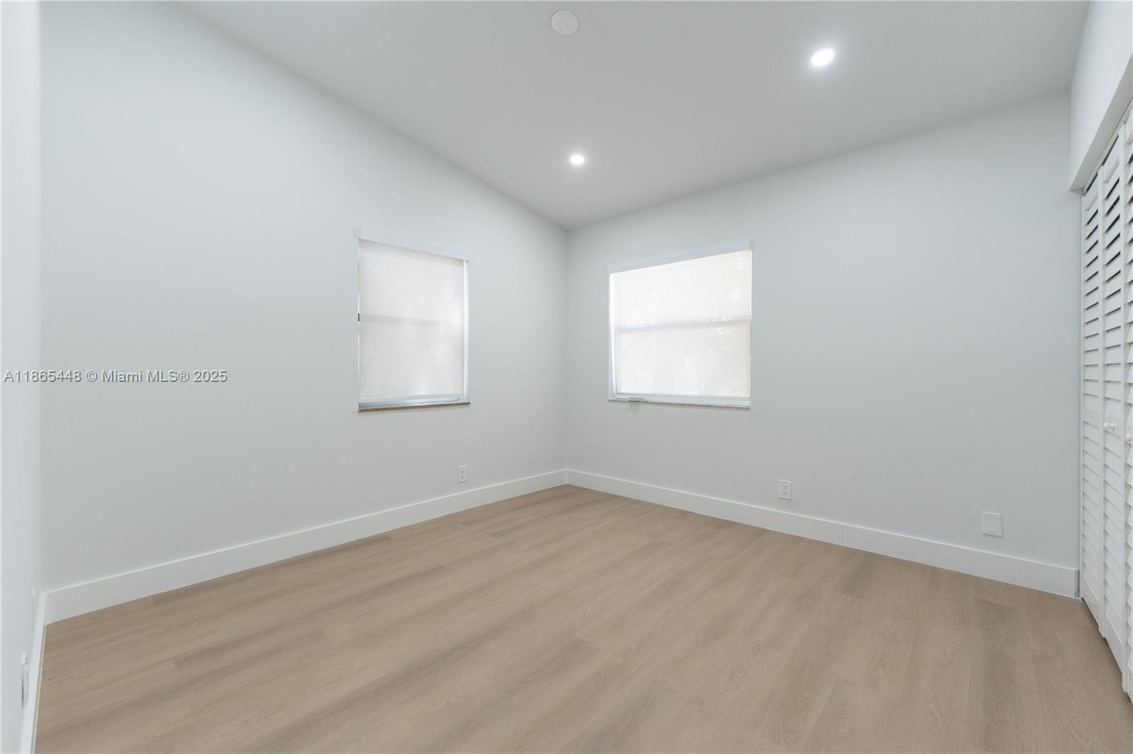 1-5  /   sq. ft. $ 2025-08-25 0 Photo