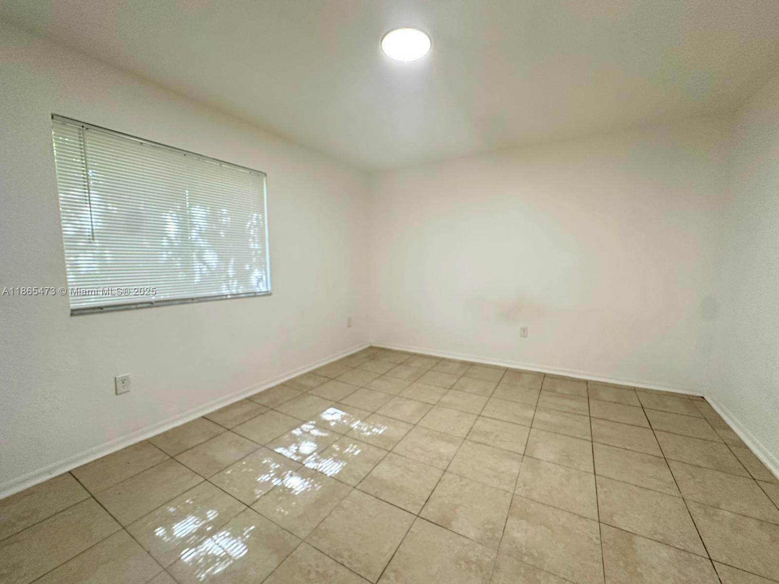 See details 941 3 / 3 1527 sq. ft. $ 2025-08-26 0 Photo