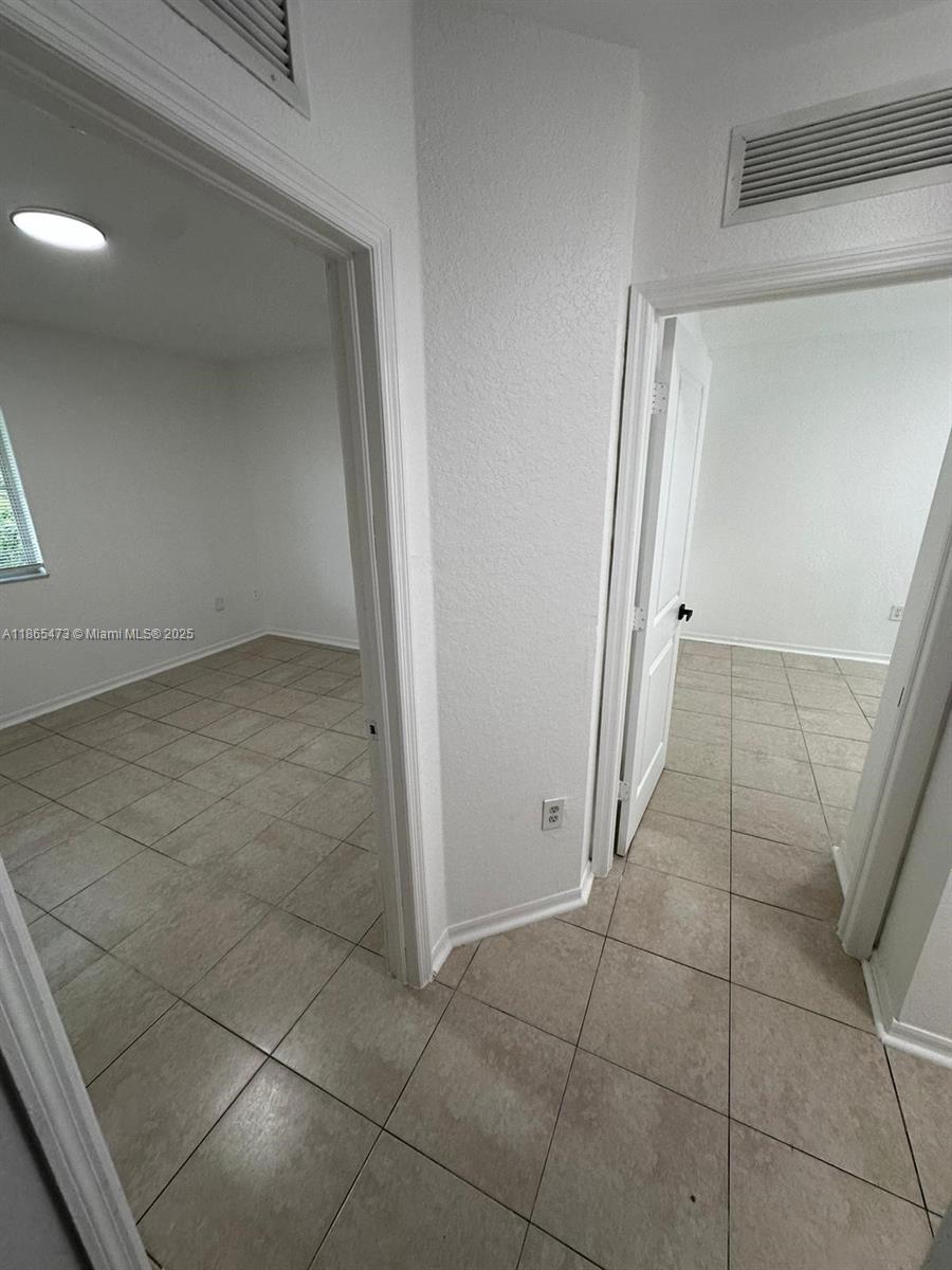See details 941 3 / 3 1527 sq. ft. $ 2025-08-26 0 Photo