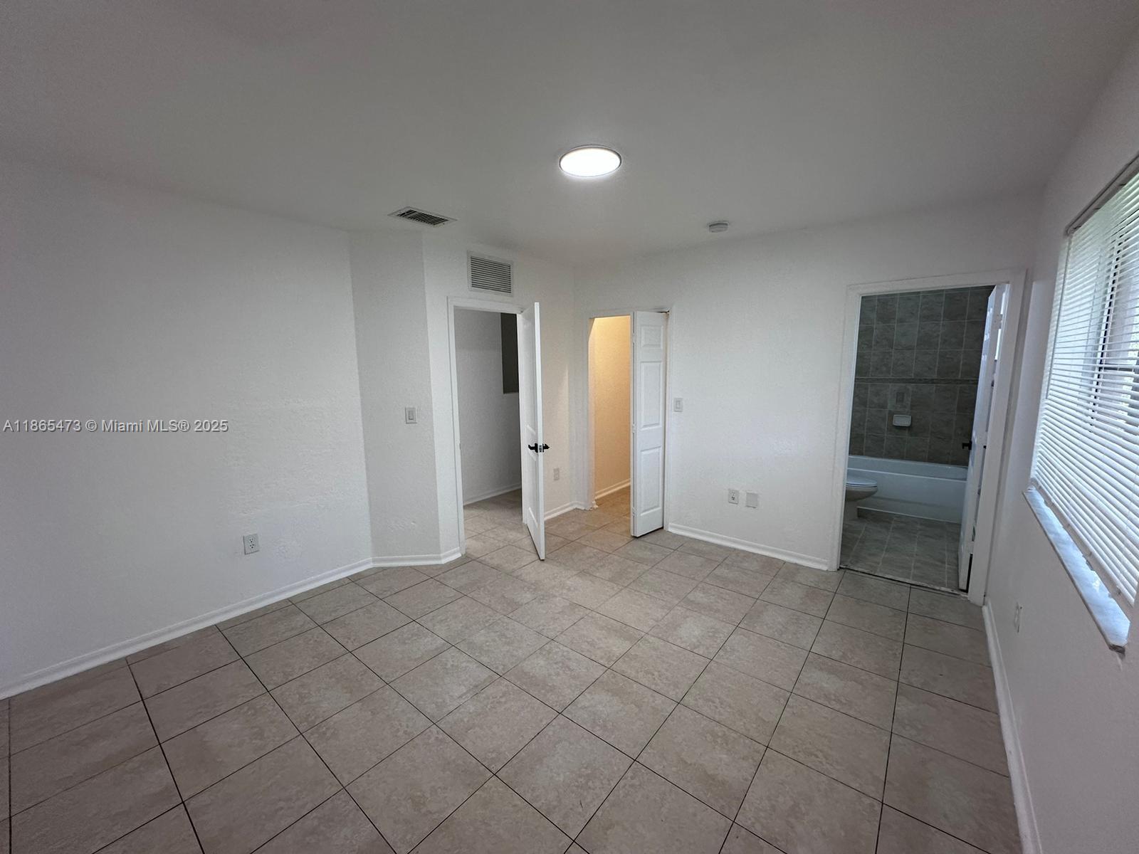 See details 941 3 / 3 1527 sq. ft. $ 2025-08-26 0 Photo