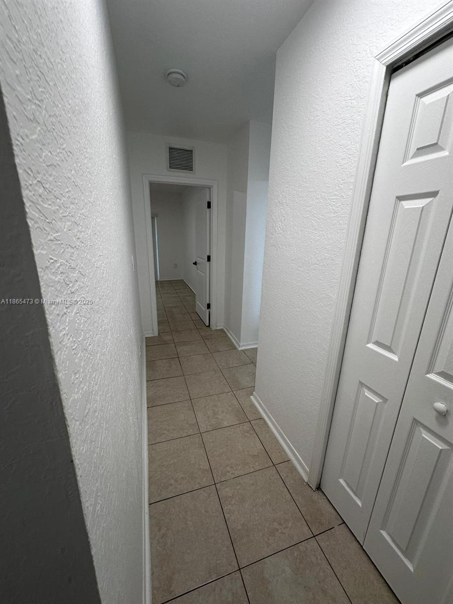 See details 941 3 / 3 1527 sq. ft. $ 2025-08-26 0 Photo