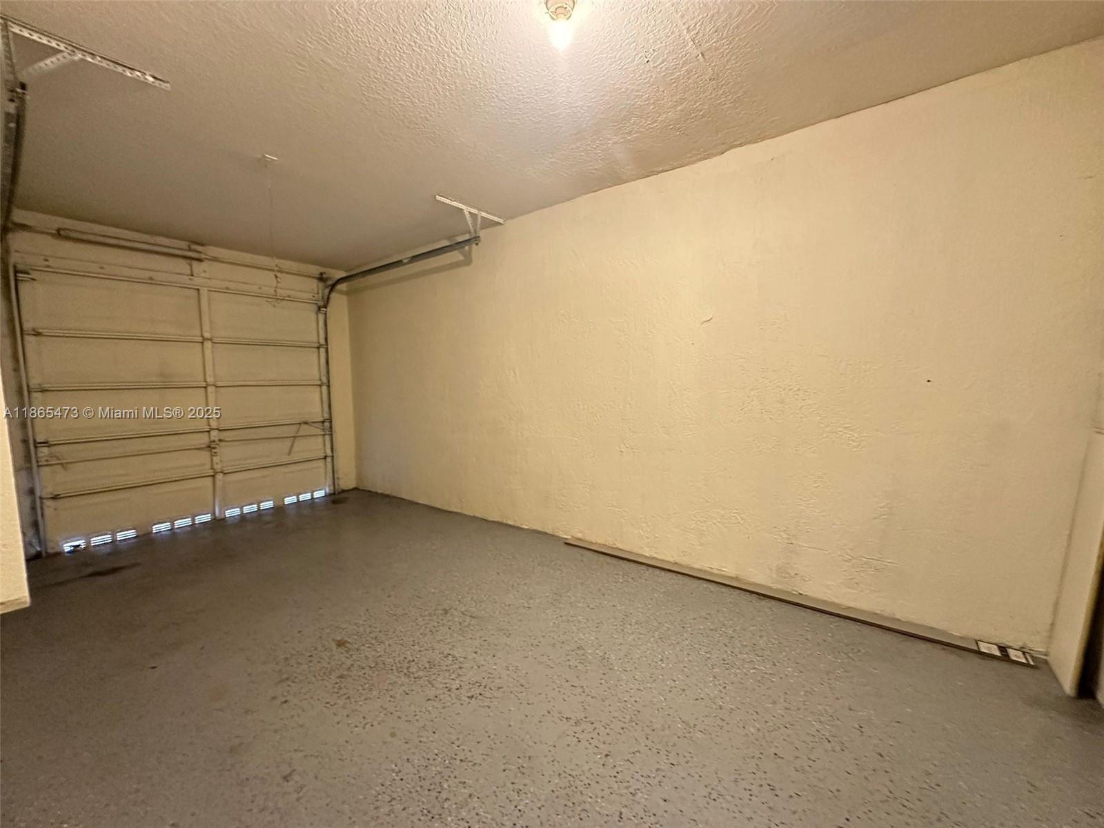 See details 941 3 / 3 1527 sq. ft. $ 2025-08-26 0 Photo