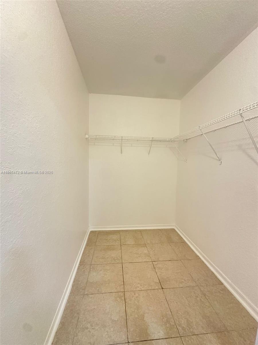 See details 941 3 / 3 1527 sq. ft. $ 2025-08-26 0 Photo