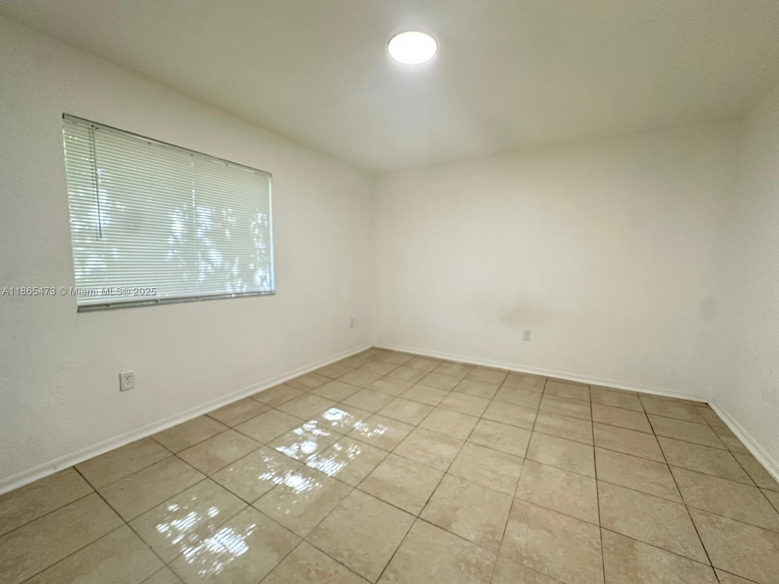 See details 941 3 / 3 1527 sq. ft. $ 2025-08-26 0 Photo