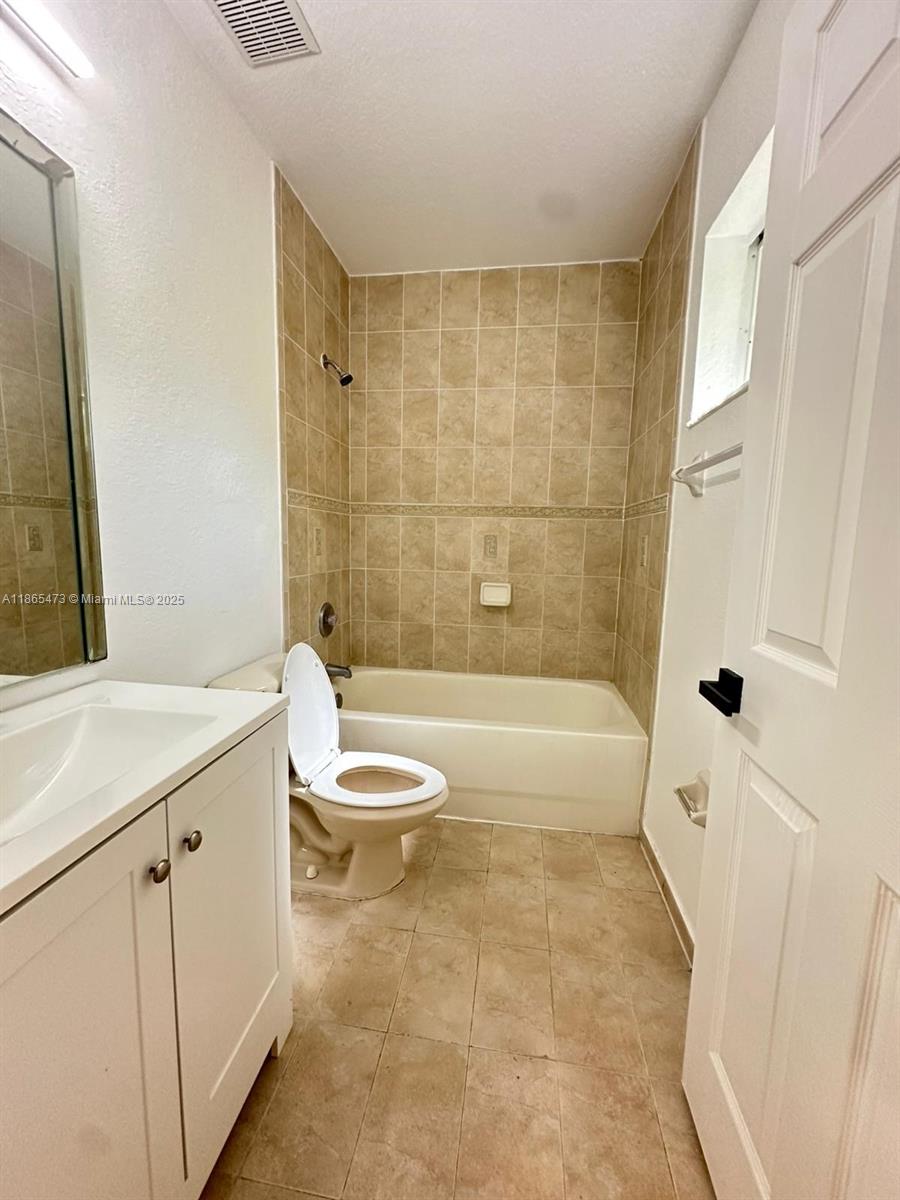 See details 941 3 / 3 1527 sq. ft. $ 2025-08-26 0 Photo