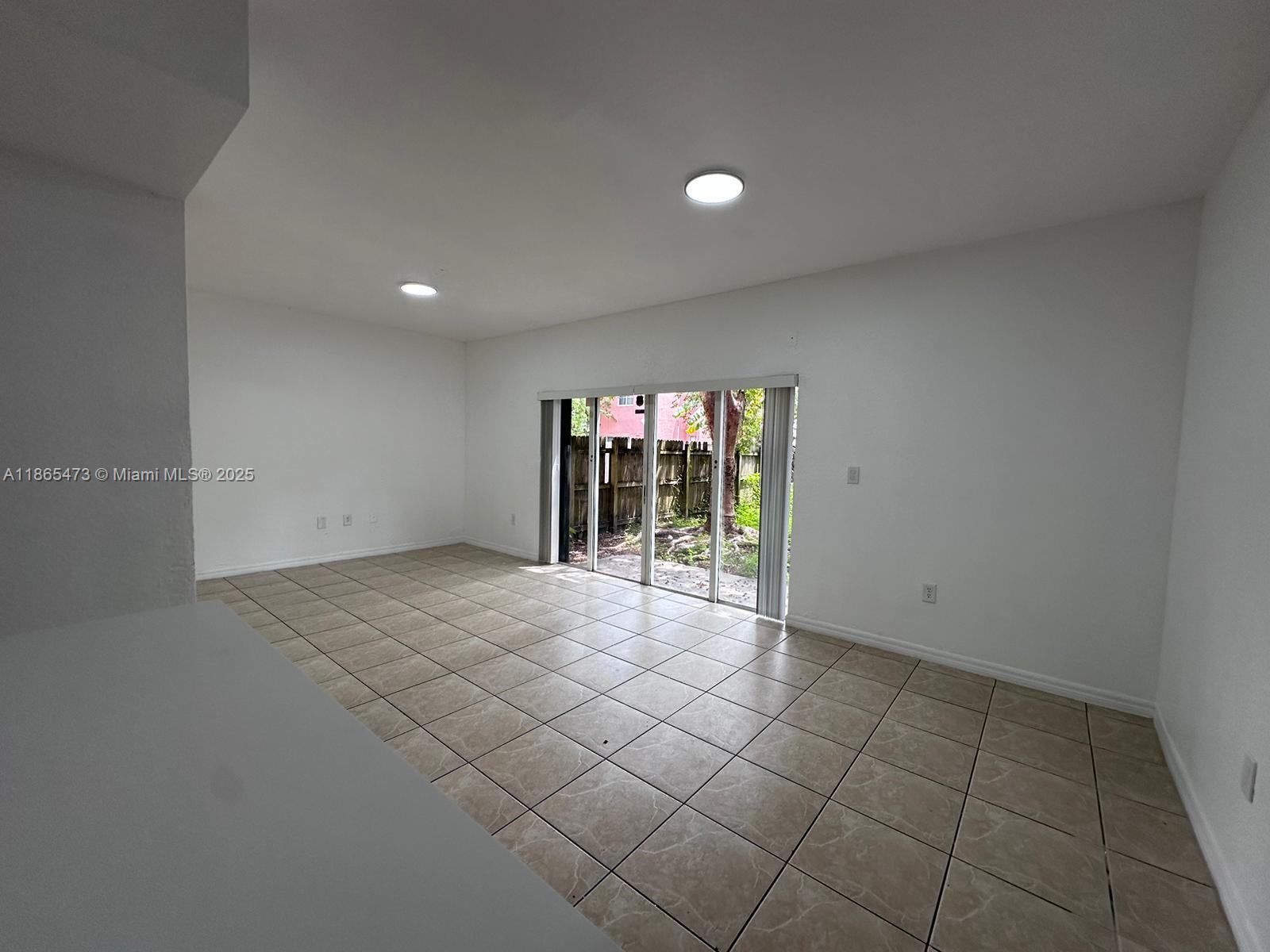See details 941 3 / 3 1527 sq. ft. $ 2025-08-26 0 Photo