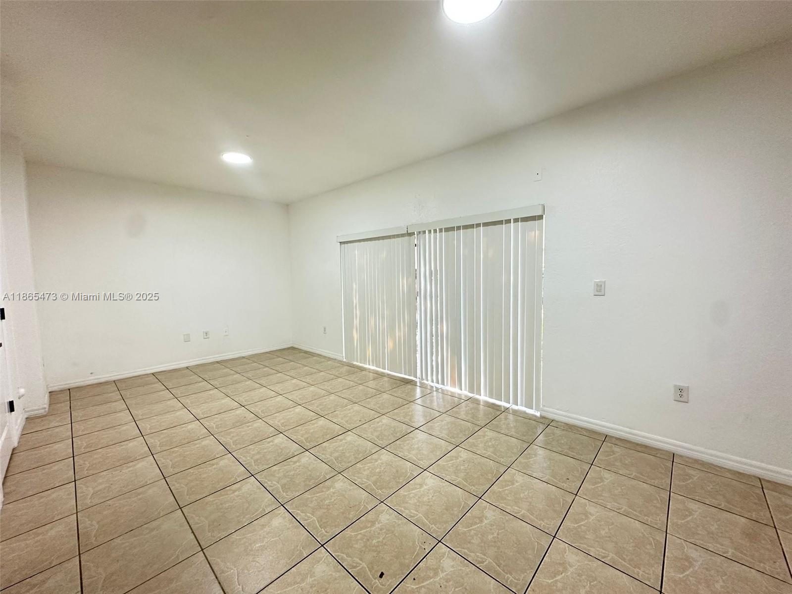 See details 941 3 / 3 1527 sq. ft. $ 2025-08-26 0 Photo