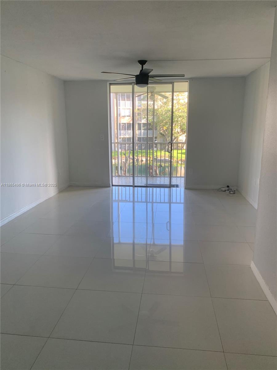 206 1 / 2 909 sq. ft. $ 2025-08-26 0 Photo