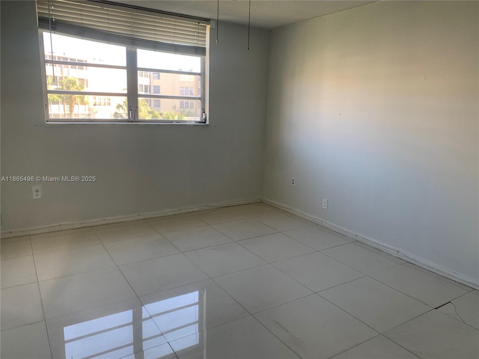 206 1 / 2 909 sq. ft. $ 2025-08-26 0 Photo