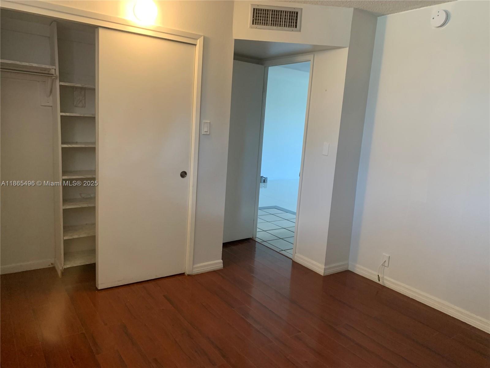 206 1 / 2 909 sq. ft. $ 2025-08-26 0 Photo