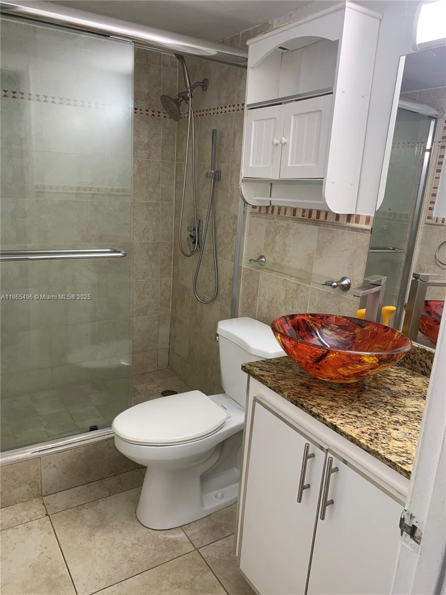 206 1 / 2 909 sq. ft. $ 2025-08-26 0 Photo