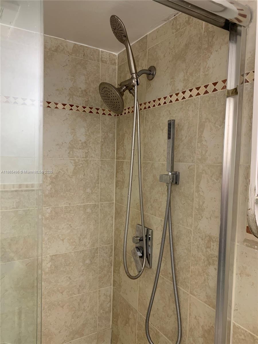 206 1 / 2 909 sq. ft. $ 2025-08-26 0 Photo