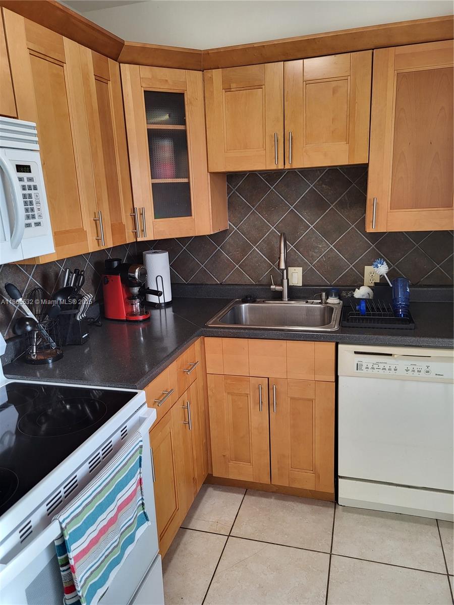 Photo of 3475 Country Club Dr  #817, Aventura, Florida, 33180 - 