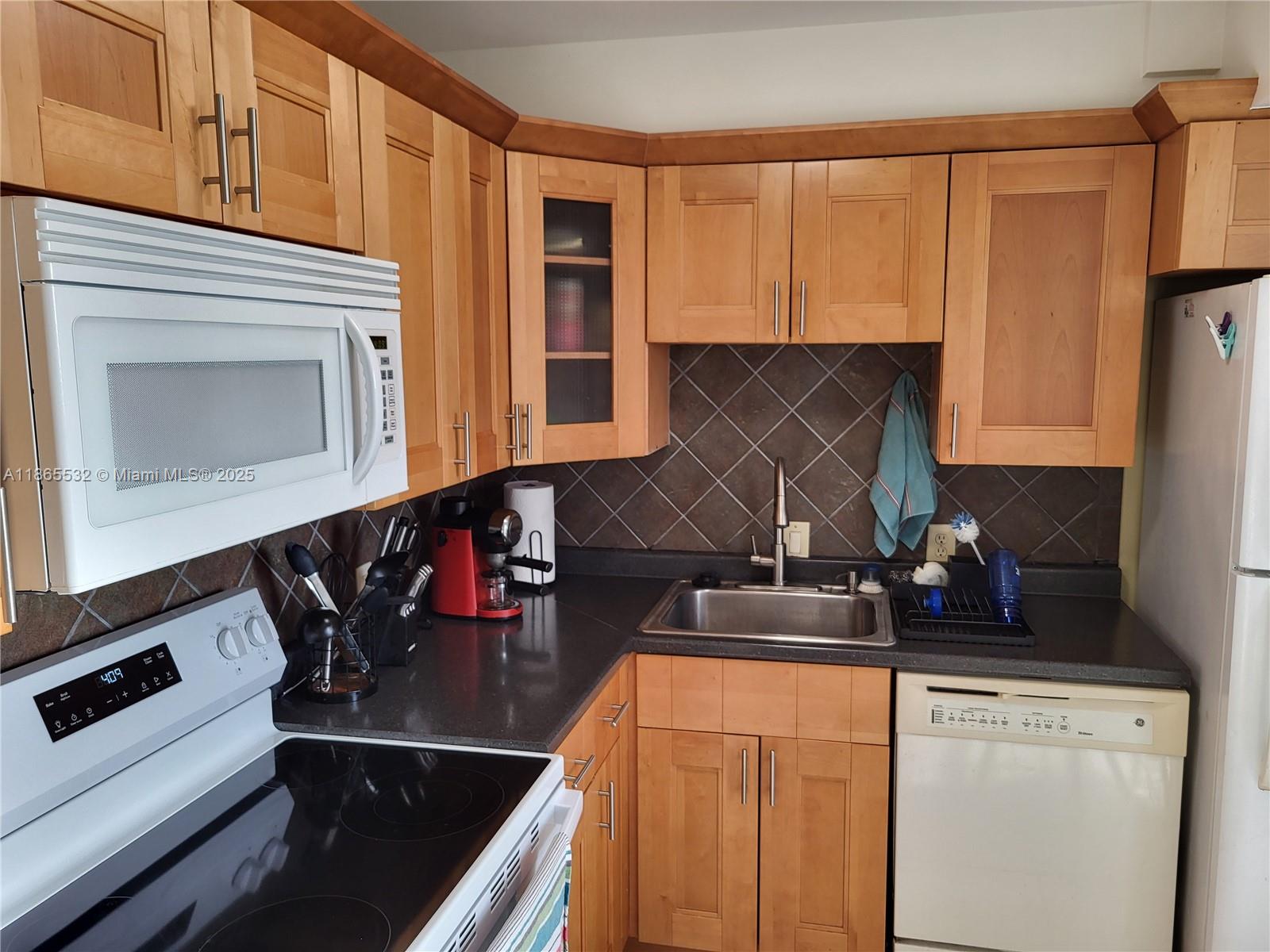 Photo of 3475 Country Club Dr  #817, Aventura, Florida, 33180 - 