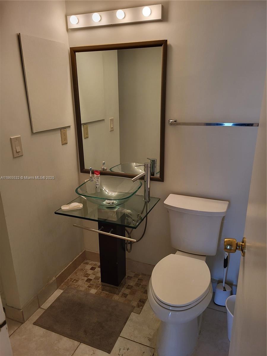 Photo of 3475 Country Club Dr  #817, Aventura, Florida, 33180 - 