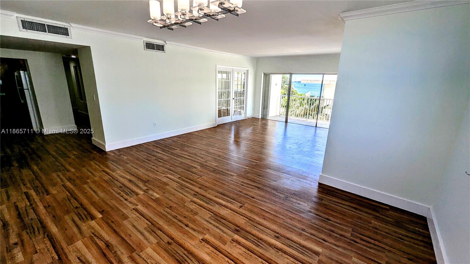 See details 206 3 / 3 1570 sq. ft. $ 2025-08-26 0 Photo
