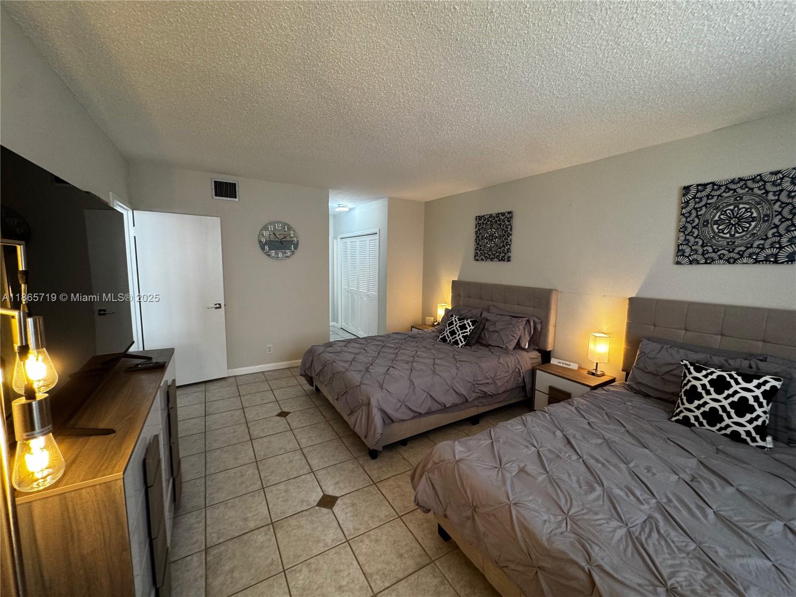 Photo of 3725 Ocean Dr  #403, Hollywood, Florida, 33019 - 