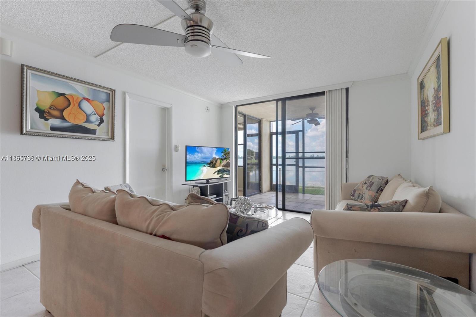 Ver detalles 103 2 / 2 920 sq. ft. $ 2025-08-26 0 foto
