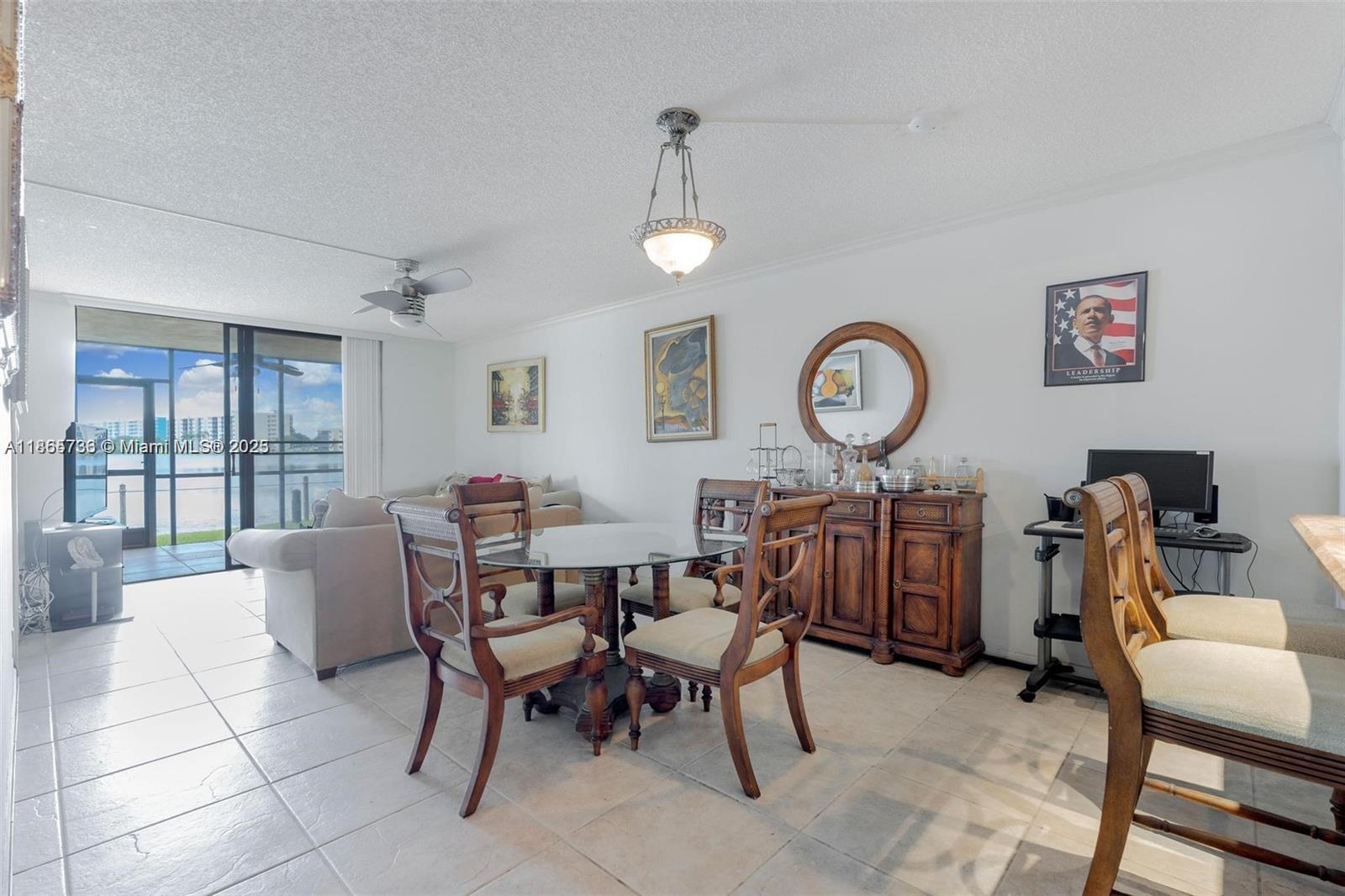 Ver detalles 103 2 / 2 920 sq. ft. $ 2025-08-26 0 foto