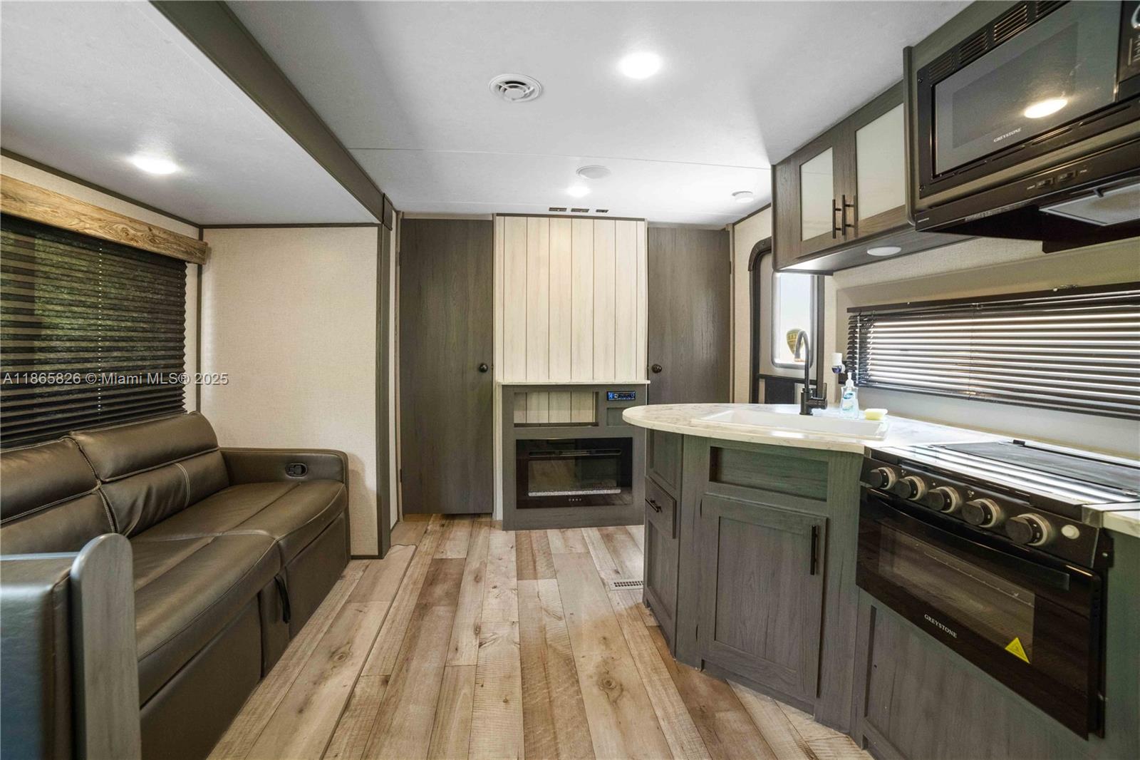 Ver detalles / sq. ft. $ 2025-08-26 0 foto