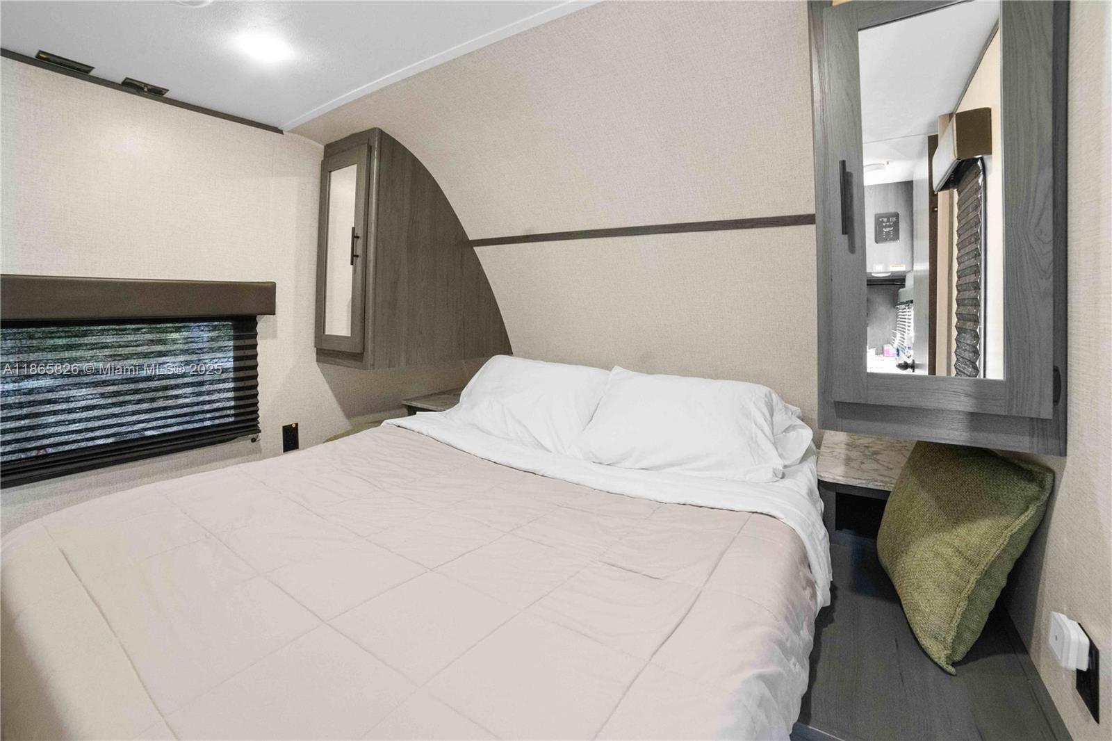 Ver detalles / sq. ft. $ 2025-08-26 0 foto