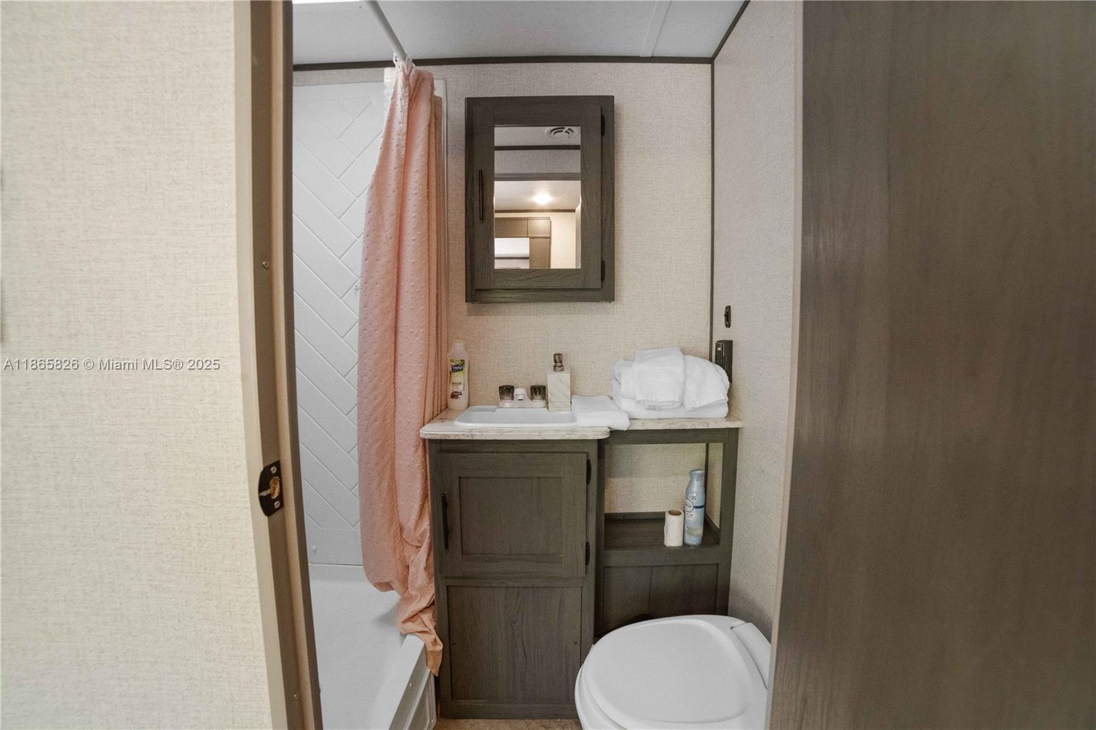 Ver detalles / sq. ft. $ 2025-08-26 0 foto