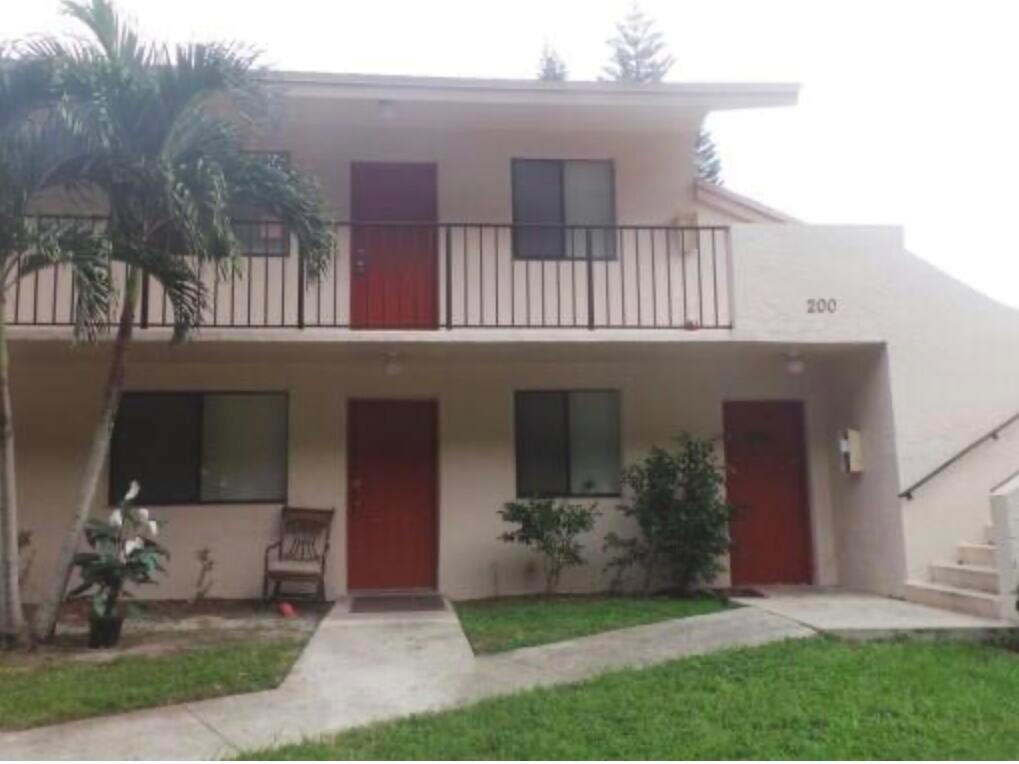 Ver detalles J 2 / 896 sq. ft. $ 2025-12-18 0 foto