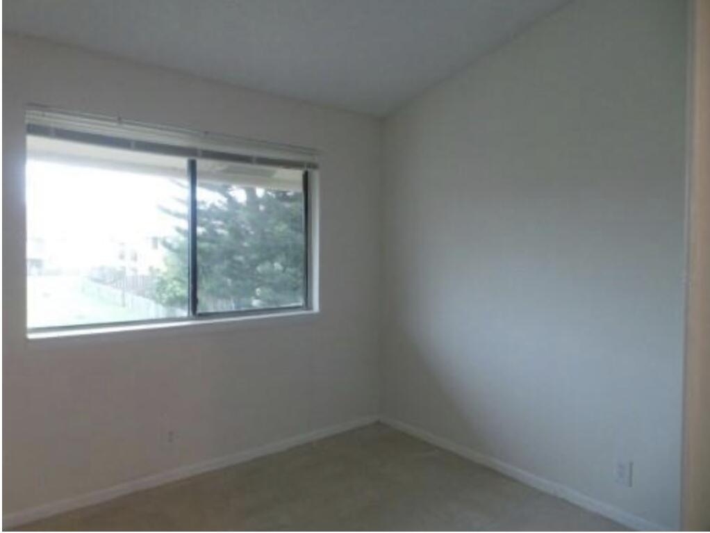 Ver detalles J 2 / 896 sq. ft. $ 2025-12-18 0 foto