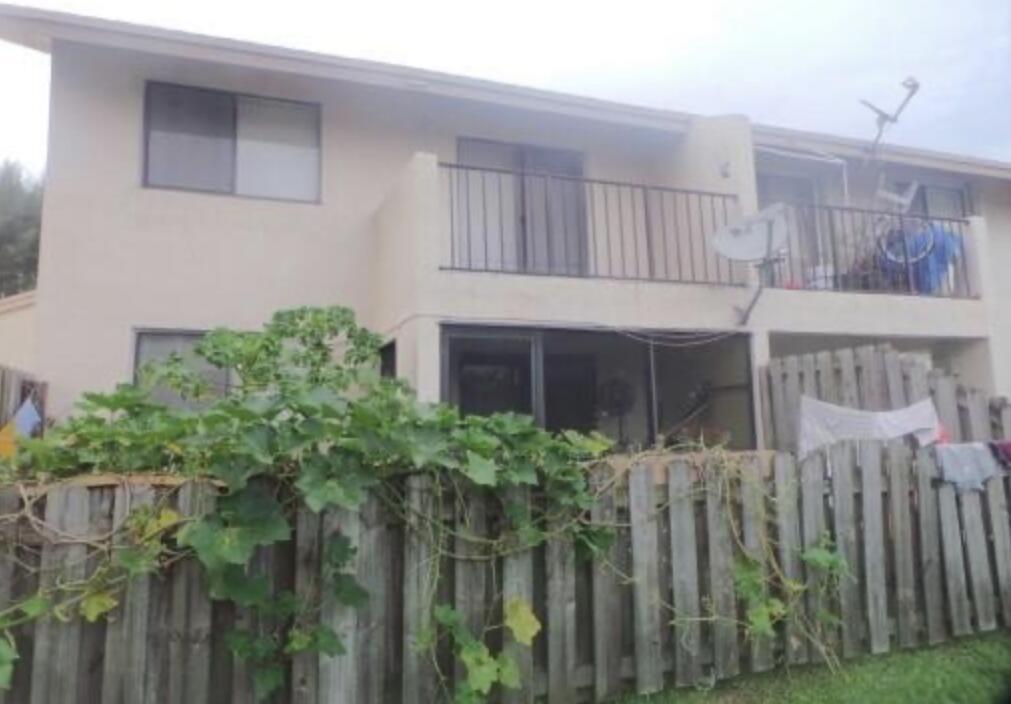 Ver detalles J 2 / 896 sq. ft. $ 2025-12-18 0 foto
