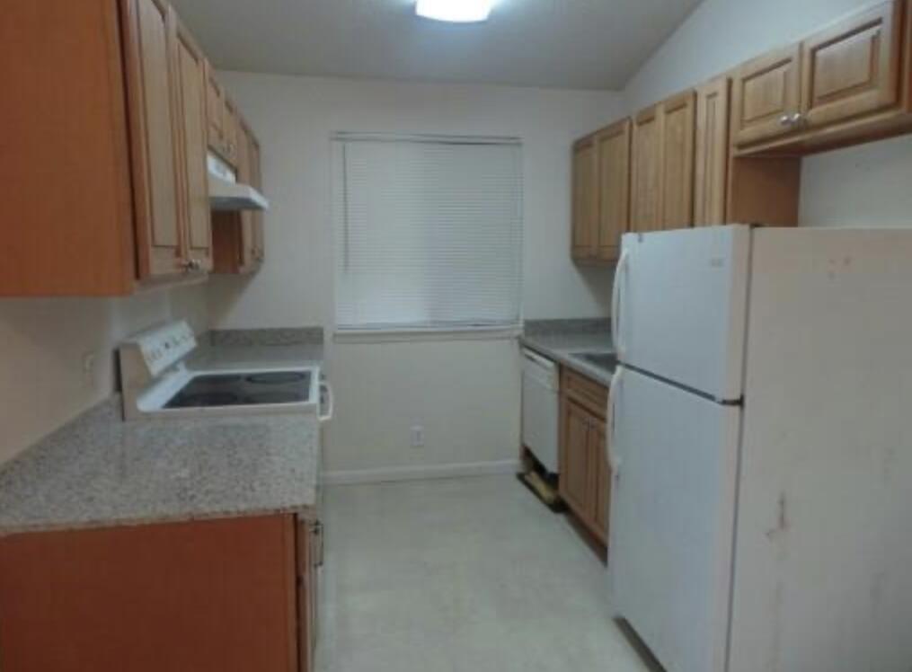 Ver detalles J 2 / 896 sq. ft. $ 2025-12-18 0 foto